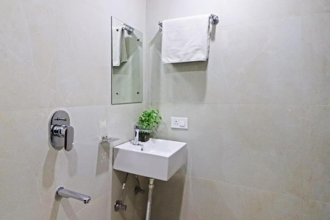 Hotel Vijaydeep Place Near Delhi Airport Yeni Delhi Dış mekan fotoğraf